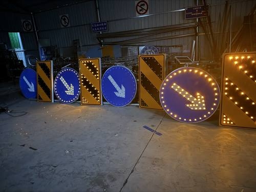 汉中汉中河南太阳能交通标牌 河南自发光交通路标牌厂家